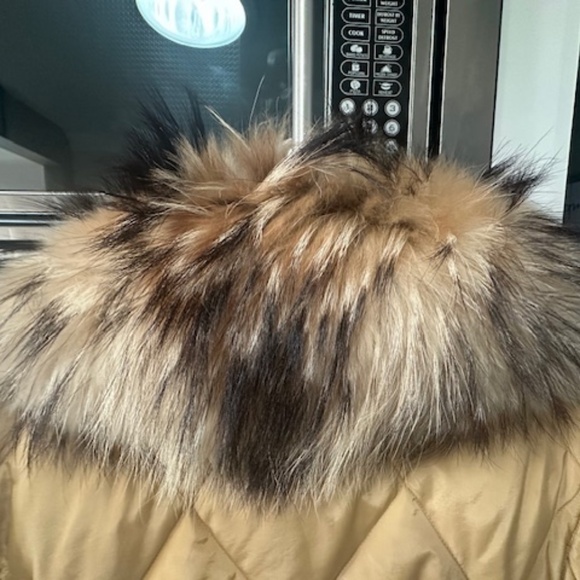 Postcard Nylon Feather Down/Authentic Fox Trim/BRAND NEW - SIZE M - Picture 14 of 16